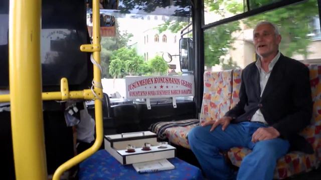 Lidový zpěvák v Şanliurfě v autobusu смотреть онлайн