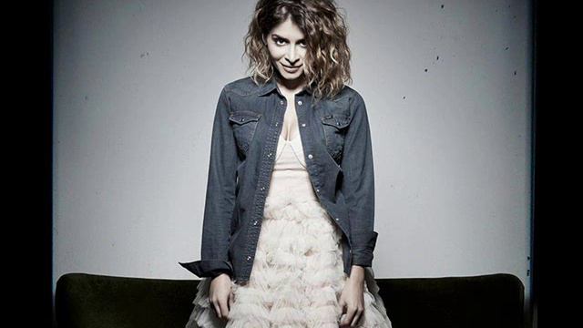 Julie Zenatti - All by myself (version studio) смотреть онлайн