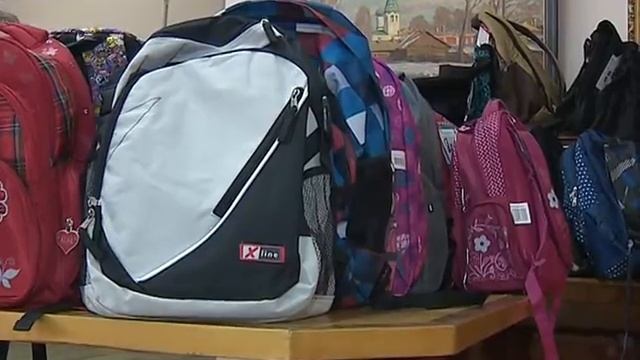 В Тутаеве беженцам вручили рюкзаки и канцелярские товары смотреть онлайн