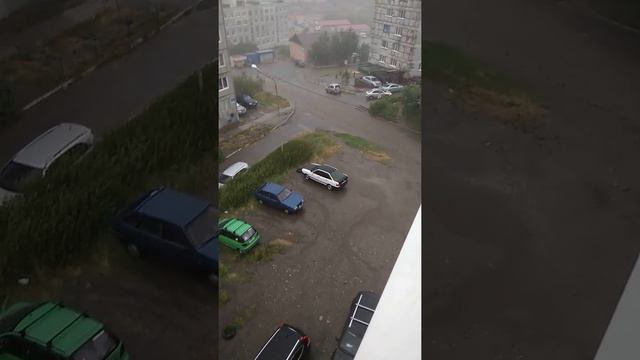 Полярный, Мурманской области. Ливень на севере после 2х-недельной жары. смотреть онлайн