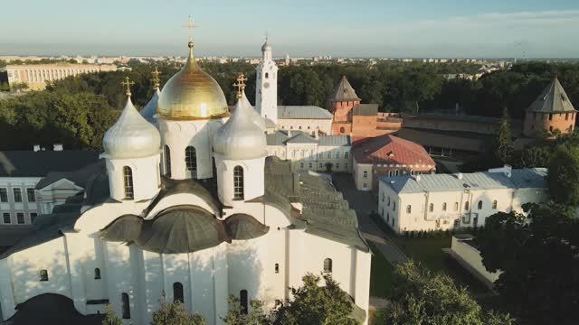 Сквозь времена: Владычная палата Новгородского кремля смотреть онлайн