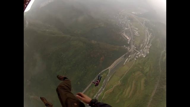 Aizhai BASE jumping смотреть онлайн