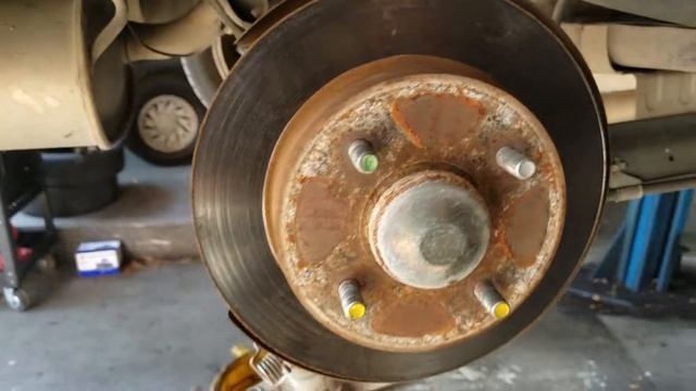 Replace caliper 2001 Nissan Sentra смотреть онлайн