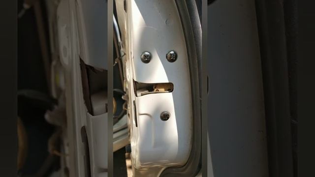 Honda Odyssey RA 6-9 . Замена моторчика заднего актуатора двери . смотреть онлайн
