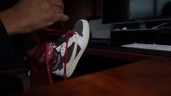 Air Jordan 1 low Travis Scott Black Phantom On Foot Review with lace swaps