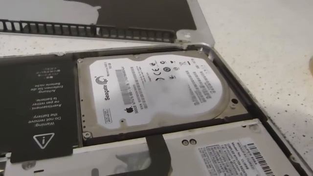 APPLE Macbook Pro - CLEAN THE PROCESSOR FAN смотреть онлайн