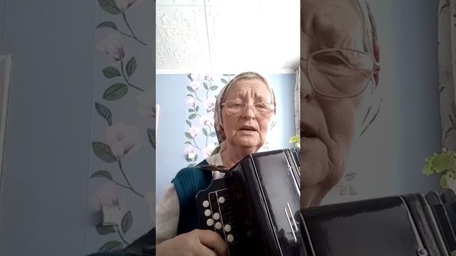 Учусь играть на баяне. Песня На тропе. смотреть онлайн