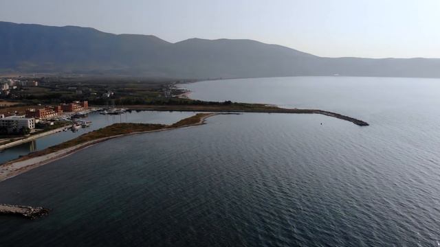 Orikum Marina beach [Albania 4K video] - это современный и комфортабельный пляж смотреть онлайн