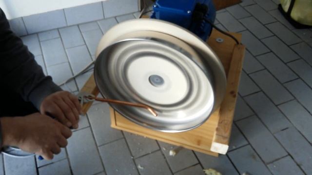 Тест нагрева медной трубки при помощи магнитов смотреть онлайн