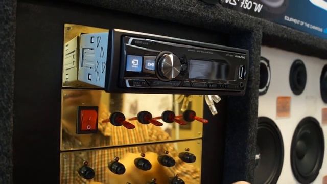 Новая магнитола Alpine UTE-92Bt смотреть онлайн