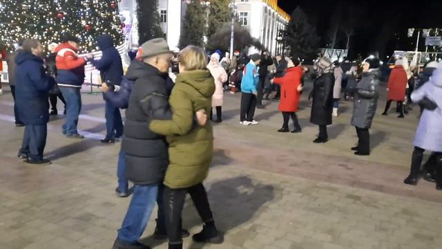 Пускай Лениво Вечереет, Тепло Улыбок Вас Согреет! смотреть онлайн