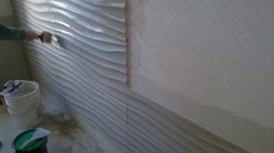 монтаж гипсовых 3Dпанелей на стену.