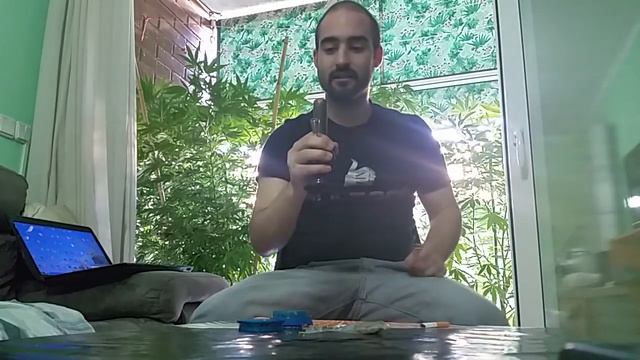 Como fumar con el bong o pipa de agua смотреть онлайн