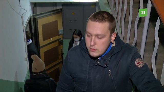 В Челябинске соцслужбы и волонтеры помогают матери с синдромом Плюшкина смотреть онлайн