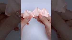 Розы из атласных лент