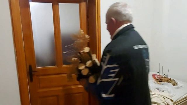 Unošenje badnjaka u kuću 🍂🍁 SREĆNO BADNJE VEČE! смотреть онлайн