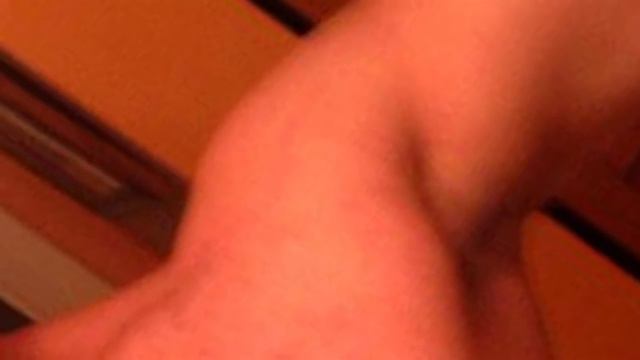 Girl posing nude. смотреть онлайн