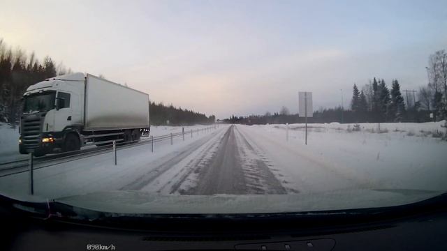 Leaf 2018 40kWh - Brake and stability control test on winter roads смотреть онлайн