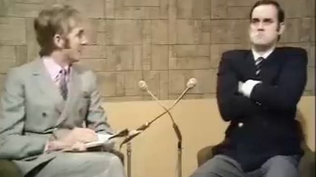 Monty Python - Literay Football Discussion смотреть онлайн