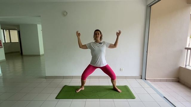 Поза богини Utkata Konasana смотреть онлайн