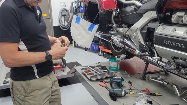 NEW! Manual Preload Adjuster For 2018+ Honda Goldwing: Intro & Install By Max From Traxxion Dynamic