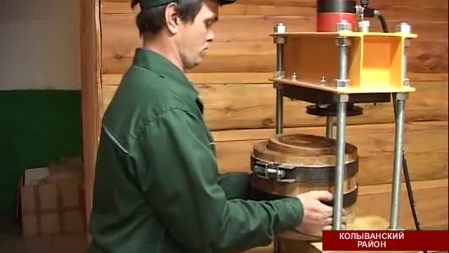 Частные предприниматели Колывани организовали уникальный бизнес по переработке кедровых шишек смотреть онлайн