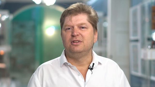 «Те самые стихи»: стихотворение «Песня о земле» читает Сергей Емельянов смотреть онлайн