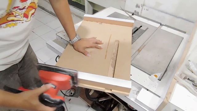DIY miter slide use circular saw - crosscut slide смотреть онлайн