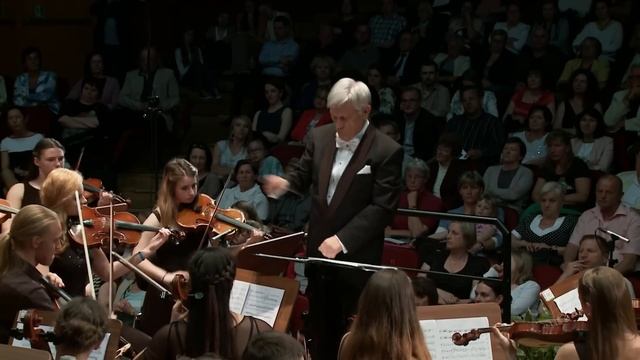 Jedi Orchestra plays Star Wars The Throne Room. Conducted by Jedi Master Andrzej Kucybała смотреть онлайн