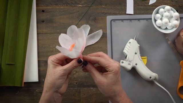 How to Make a Magnolia Branch with Crepe Paper смотреть онлайн