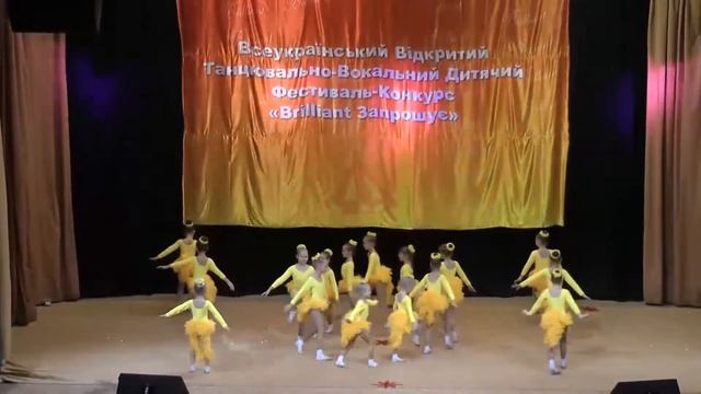 Музыкальный танцевально  модельный винегрет с участием моих внучек