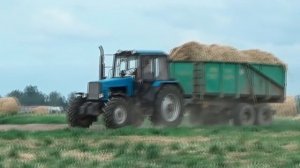 Трактор в поле дыр-дыр-дыр)