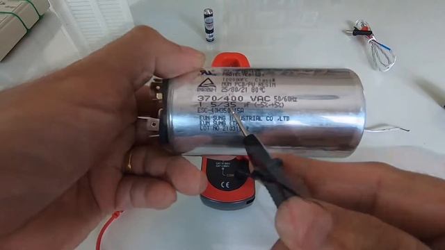 Unboxing & Testing a Digital Clamp Multimeter Uni-T UT204A : แกะกล่องทดลองใช้มัลติมิเตอร์ смотреть онлайн