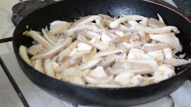 Готовлю куриный суп с грибами. Вкусно и просто #нашибудни смотреть онлайн