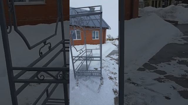 Навес для мангала с двумя столикаии смотреть онлайн