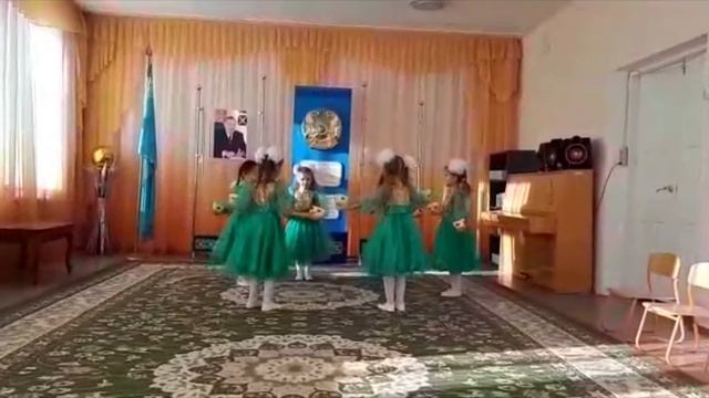 КАЗАХСКИЙ ТАНЕЦ С ПИАЛАМИ смотреть онлайн
