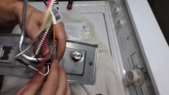 Thermopile Replacement on a Water Heater смотреть онлайн