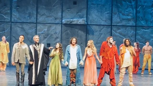 Notre Dame de Paris 2022/04/30 Curtain Call смотреть онлайн