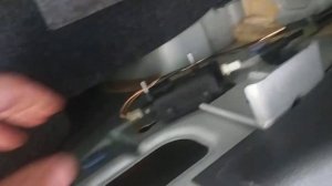 Как открыть лючок бензобака на Opel Corsa D