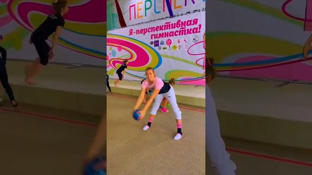 Когда попросила девочек постараться на видео? #художественнаягимнастика #мкверыбирюковой #rg #хг