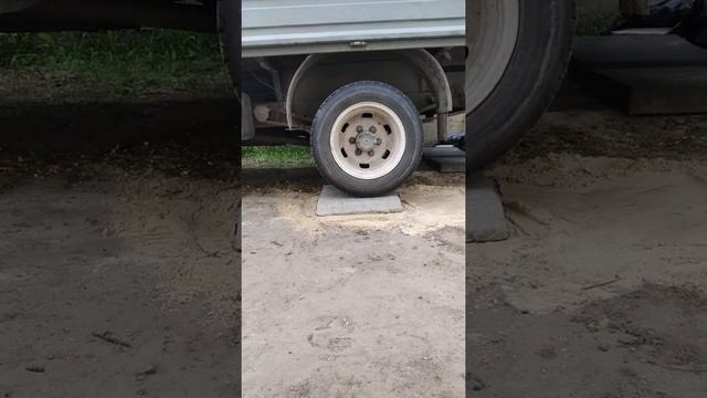 Бетонные тротуарные плиты.Проверка на крепость смотреть онлайн