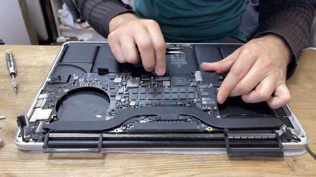 Готовим для продажи на Авито MacBook Pro 15 Mid 2015 A1398 замена динамиков смотреть онлайн