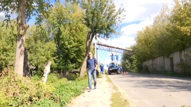 Железнодорожный проезд станет светлее: по проекту главы энергетики монтируют уличное освещение смотреть онлайн