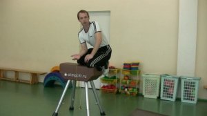 "Позвони в колокольчик" - игровое упражнение с гимнастическим козлом