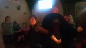 По лицу роса.Я к тебе босая побегу!!!Весёлый вечер в уютном кафе.