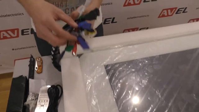 Распаковка и обзор влагозащищенного телевизора для ванной комнаты AVS270FS (белая рамка) смотреть онлайн