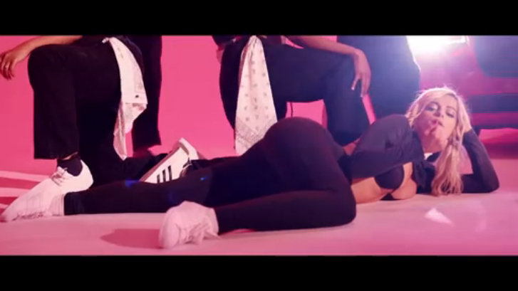 Bebe Rexha - “No Broken Hearts“ ft. Nicki Minaj 2016 смотреть онлайн