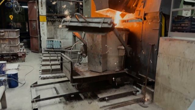 Разливка чугуна из печей Inductotherm смотреть онлайн