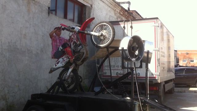 Honda CRF450 тренировка на вилли машине смотреть онлайн