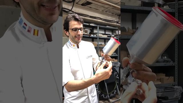 Jordi Bordas’ pastry spray gun - SATAjet® 1000 B RP® for cakes смотреть онлайн